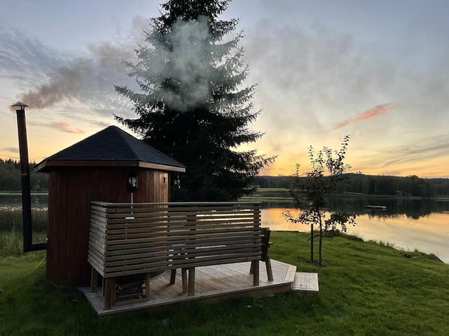 Mysig Stuga Med Sjoetomt, Naera Jaervsoebacken ภายนอก รูปภาพ