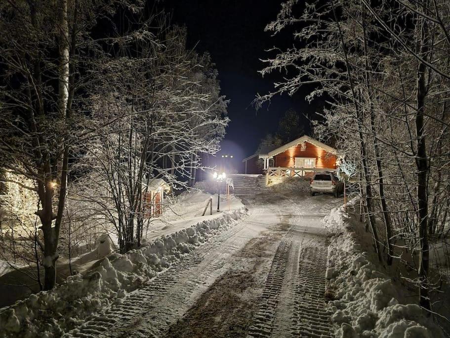 Mysig Stuga Med Sjoetomt, Naera Jaervsoebacken ภายนอก รูปภาพ